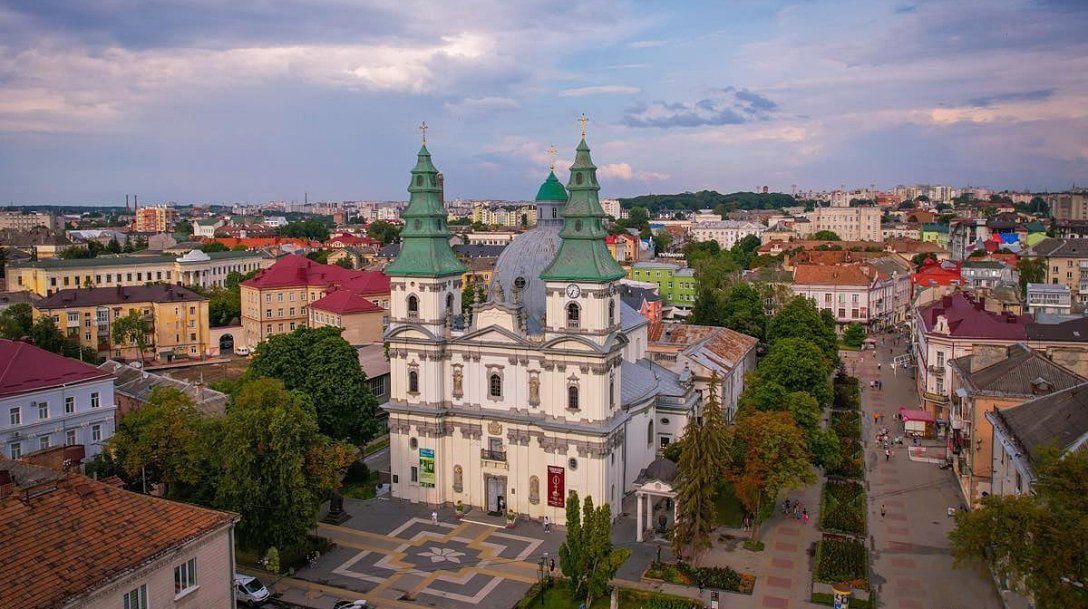 Бюро перекладів у Тернополі — професійний переклад документів з нотаріальним засвідченням та апостилем
